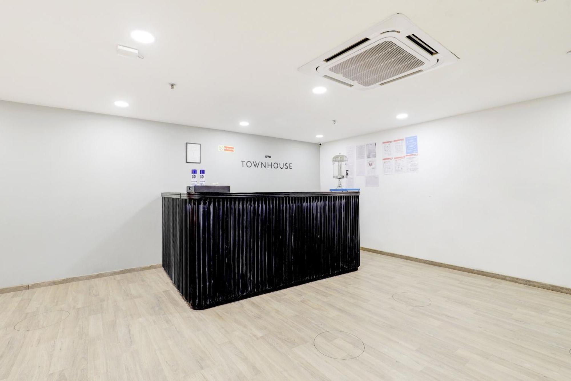 Hotel Super Townhouse Rajyash Rise Sarkhej Exterior foto